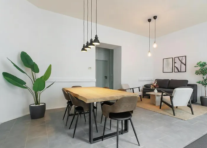 Oona Design - Messe Apartman *